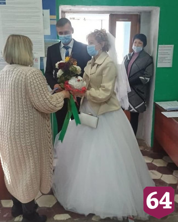 Саратовские молодожены пришли на выборы после загса