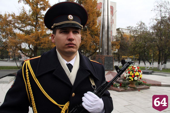 В Саратове почтили память погибших на боевом посту сотрудников МВД