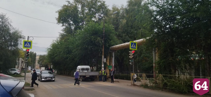 Под Саратовом установили светофор без красного сигнала