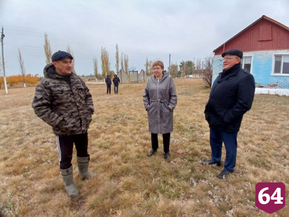 В детском лагере под Саратовом посадили липы и березы