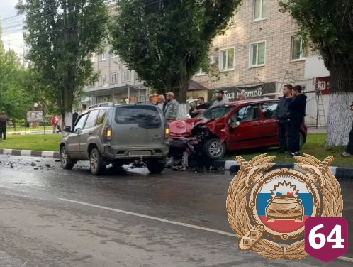 Два водителя пострадали в массовой аварии на Советской
