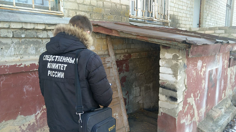 Слесарь при проверке канализации наткнулся на мертвеца в подвале