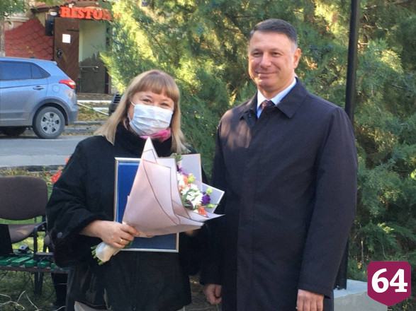 Имена лучших саратовских учителей занесли на Доску почета 