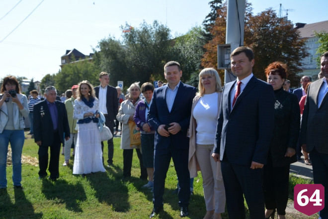 Жители Энгельса празднуют День города