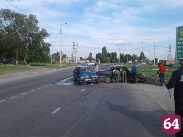 В столкновении двух легковушек травмировались мальчик и девочка 