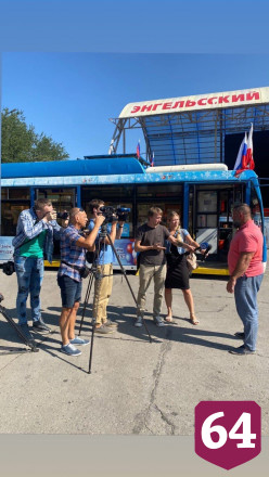 Российские силачи поставили в Энгельсе рекорд по тяге троллейбуса 