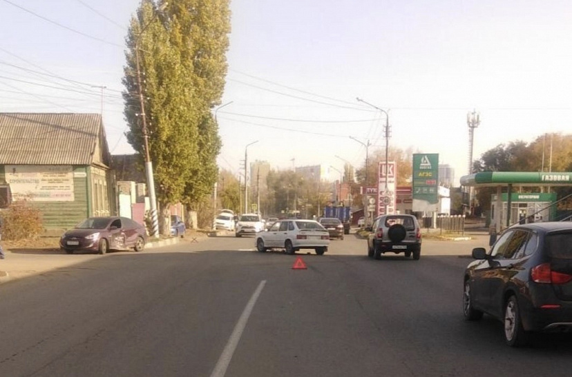 Автоледи попала в больницу после столкновения с «Ладой»