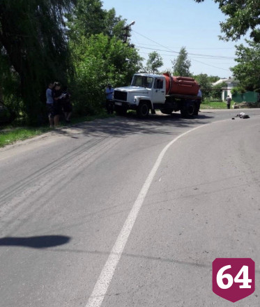 Грузовик насмерть сбил мужчину на электросамокате