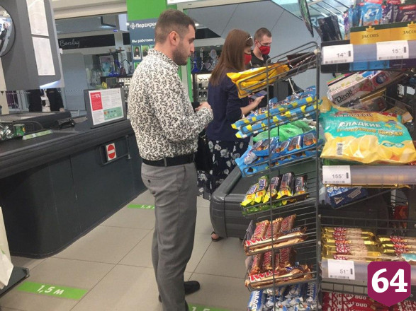 Саратовцы без масок отправились за продуктами и обувью