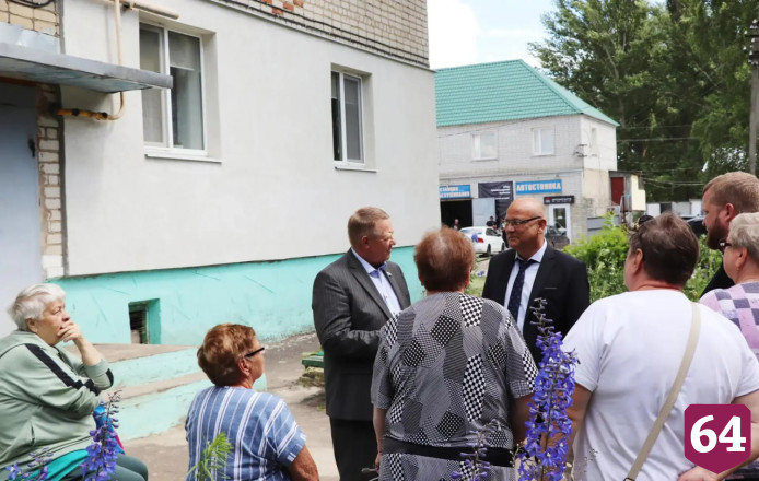 Панков с жителями контролирует работу ртищевских управляющих компаний