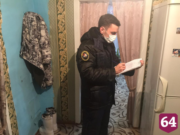 В частном доме найден труп с ножевыми ранениями груди и шеи 