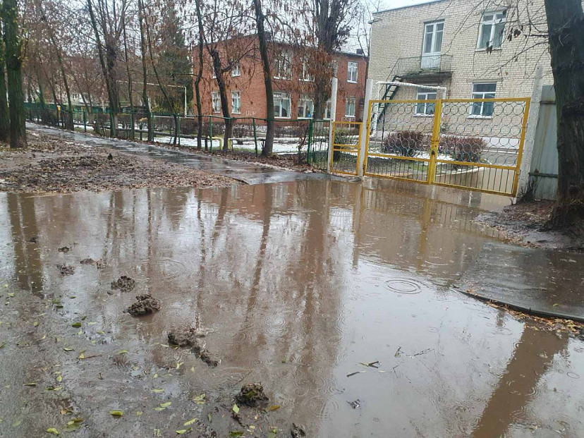 В Энгельсе утонули новые тротуары
