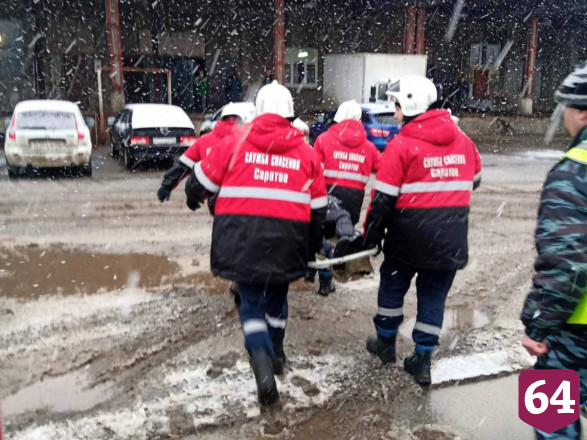 В Саратове женщина попала под поезд и выжила