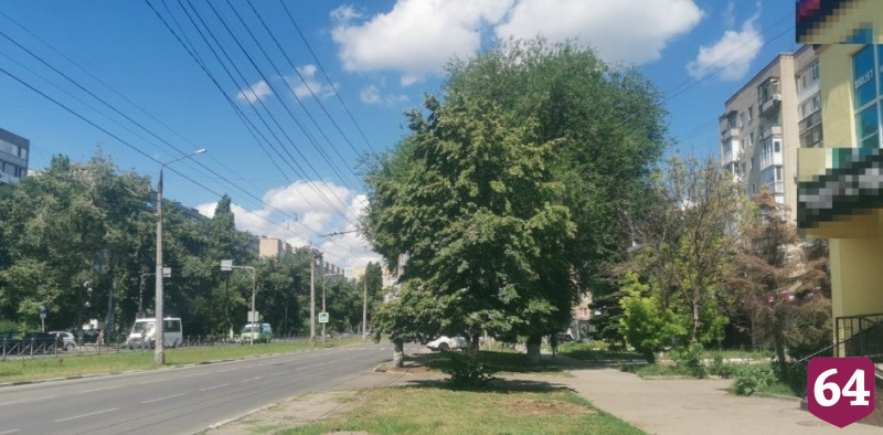 В Энгельсе демонтировали нелегальный рекламный билборд