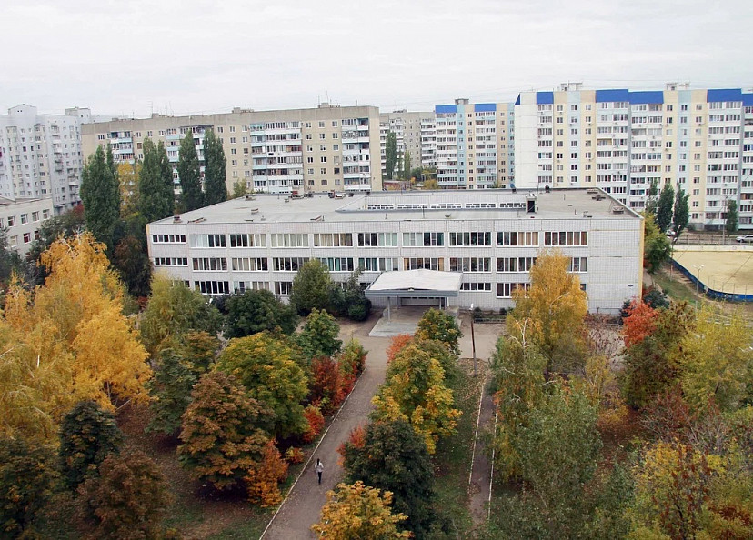 К школе в Саратове возведут пристройку на 877 мест