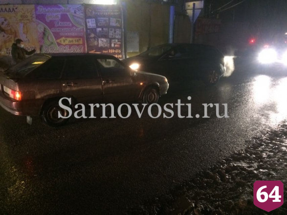 В Саратове легковушка задавила женщину