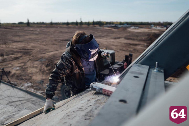 На Гагаринском поле установили отреставрированную стелу 