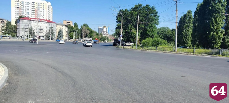 В Саратове завершается ремонт дороги на площади Ленина