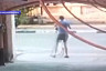 Нападение на женщину в Энгельсе ради цепочки попало на камеры