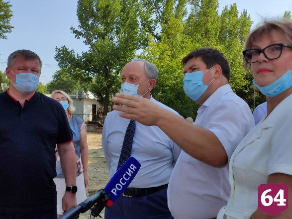 В Саратове достраивают школьный спорткомплекс с бассейном 