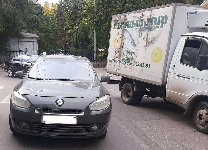 В Саратове иномарка сбила 16-летнюю девушку