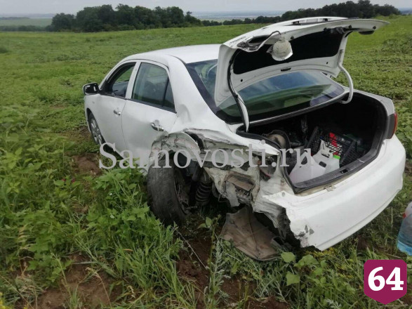 В аварии под Саратовом разбились двое мужчин и женщина