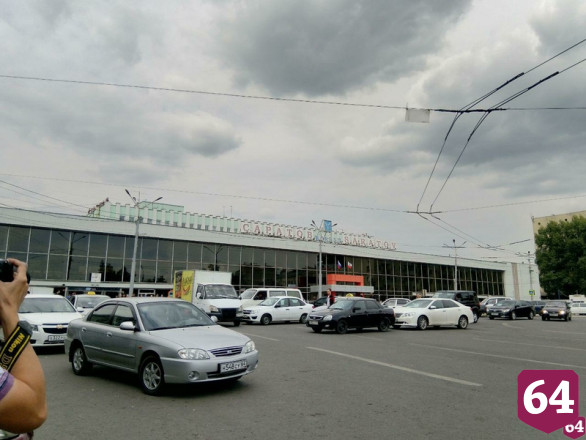 Саратовский губернатор назвал вакханалией стоянку у вокзала  