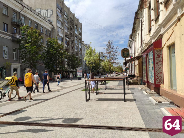 В Саратове кафе начали работать на улицах