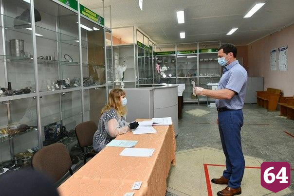 Главы районов Саратовской области оценили работу участков для голосования 