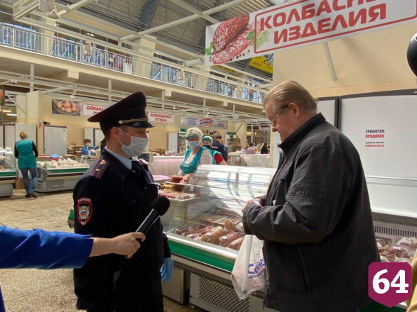 Саратовские полицейские попросили надеть маску митрополита Лонгина