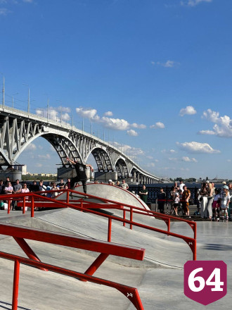 Скейт-парк у саратовского моста открыли экстрим-шоу