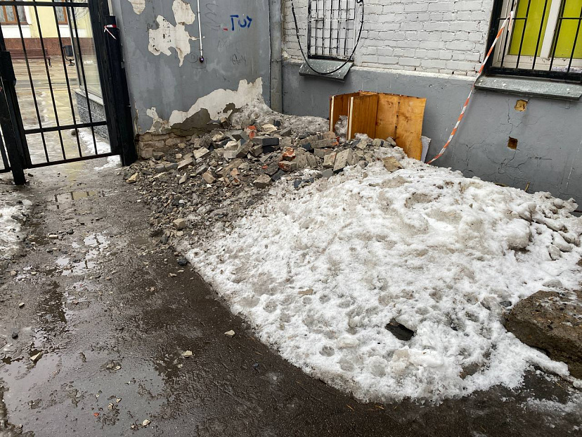 В центре Саратова частично обрушилась стена дома