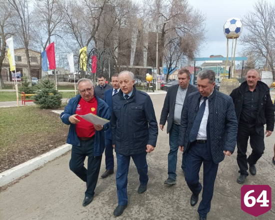 Губернатор раскритиковал главу за медленное строительство ледового дворца