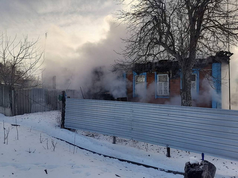 На пожаре в Саратовской области погибли 2 взрослых и 2 детей
