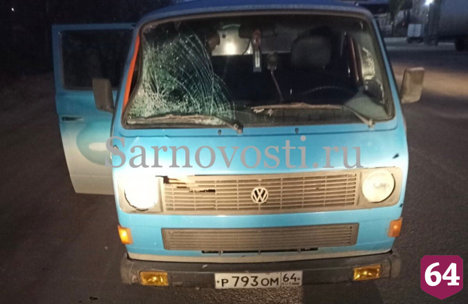 В Саратове женщина во время ДТП разбила лобовое стекло телом