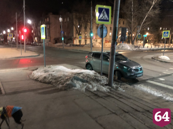В Саратове автохам бросил иномарку на встречной полосе