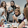 Саратовцы угощали участников Международного фестиваля молодежи вольскими конфетами