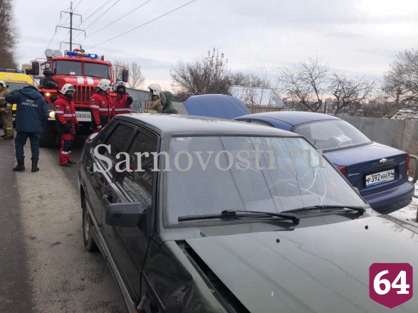 В массовой аварии с такси на Безымянной улице ранены 2 человека
