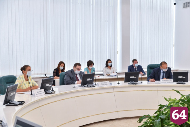 Радаев поставил задачу увеличивать зарплаты в Саратовской области 