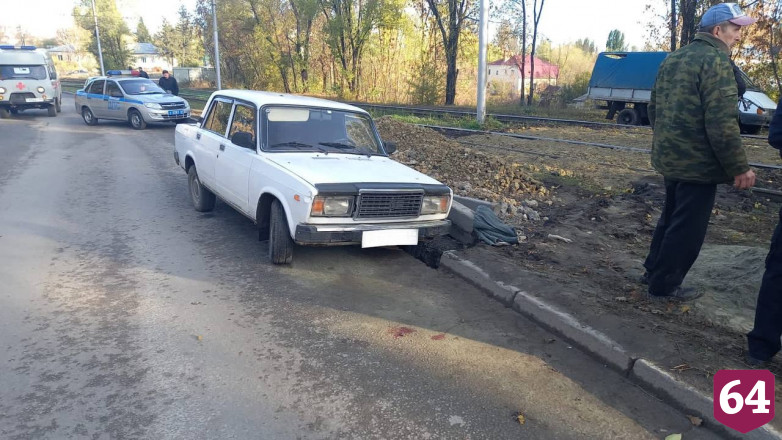 Легковушка сбила двух мужчин на Плодородной