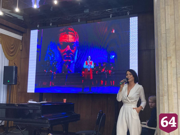Саратовский блогер в театре рассказала о похождениях императора