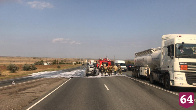 Под Саратовом после ДТП в иномарке сгорели 2 человека