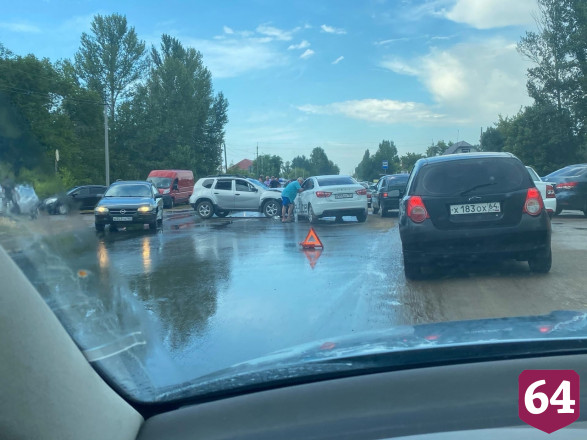 Потерявший сознание водитель устроил массовое ДТП на выезде с дач