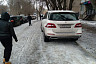 В Саратове автохам бросил Mercedes на тротуаре