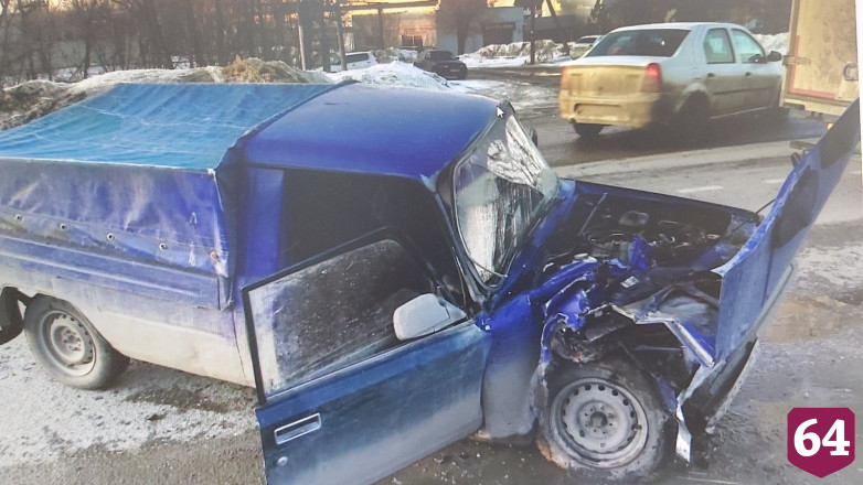 Водитель грузовика устроил массовую аварию на саратовской трассе