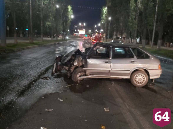 В Саратове произошло тройное ДТП с автобусом