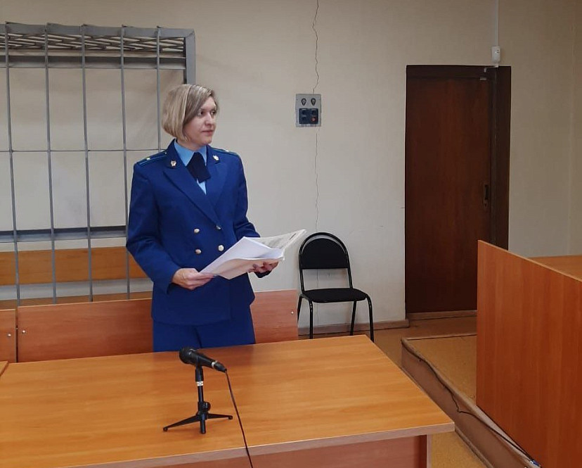 Под Саратовом пациентка била санитарку головой о стену