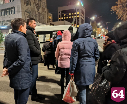 Зампред с министром выслушали жалобы пассажиров в саратовской маршрутке