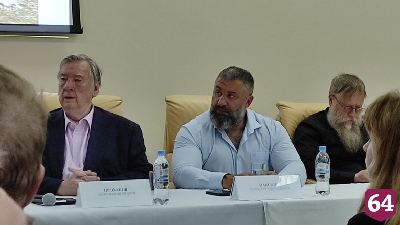 Саратовский силач презентовал народный фитнес-парк в Севастополе