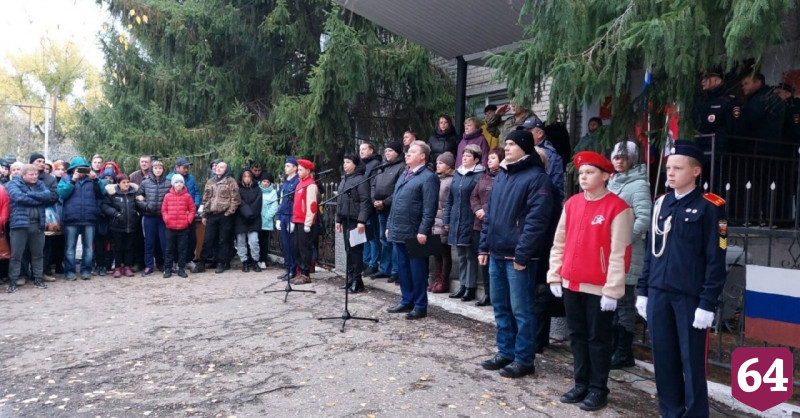 Мобилизованных саратовцев на проводах благословляли священники и имамы